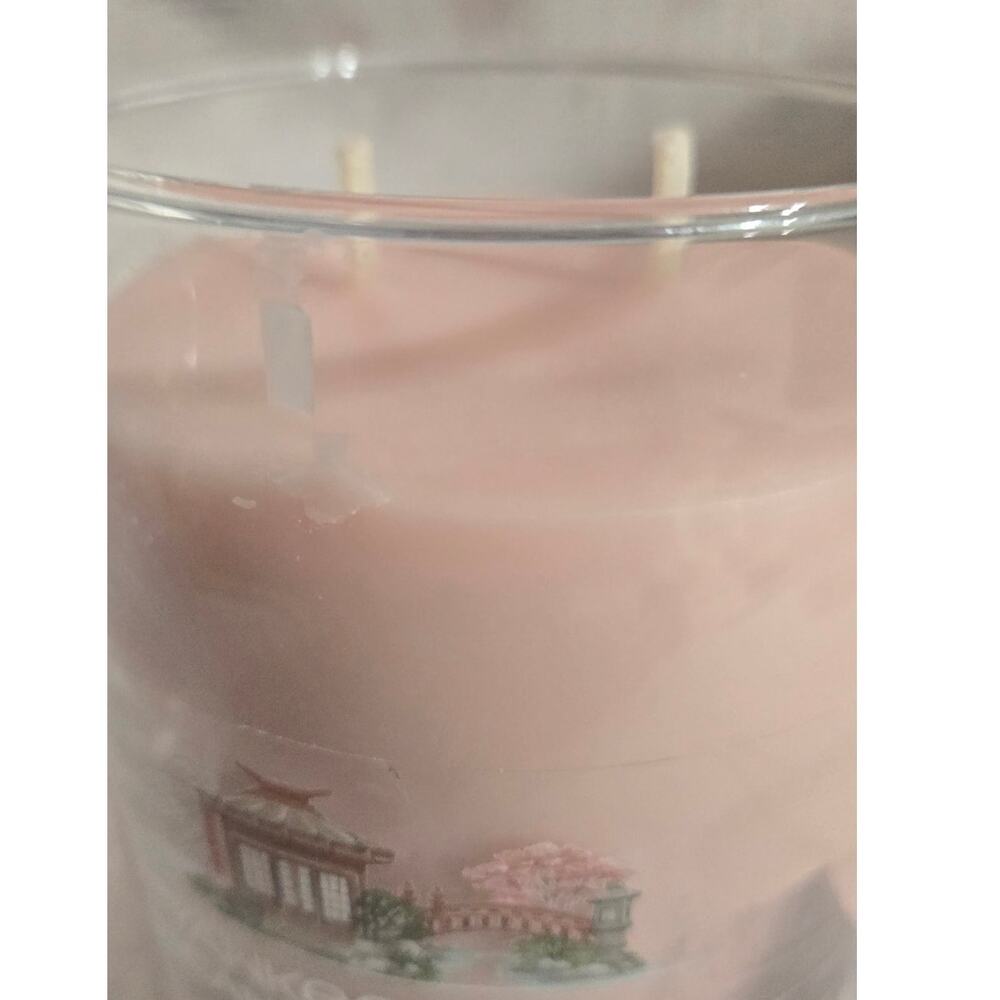NWT Yankee Candle Floral Tranquil Garden Peaceful 13oz Candle Two Wicks - Picture 4 of 5